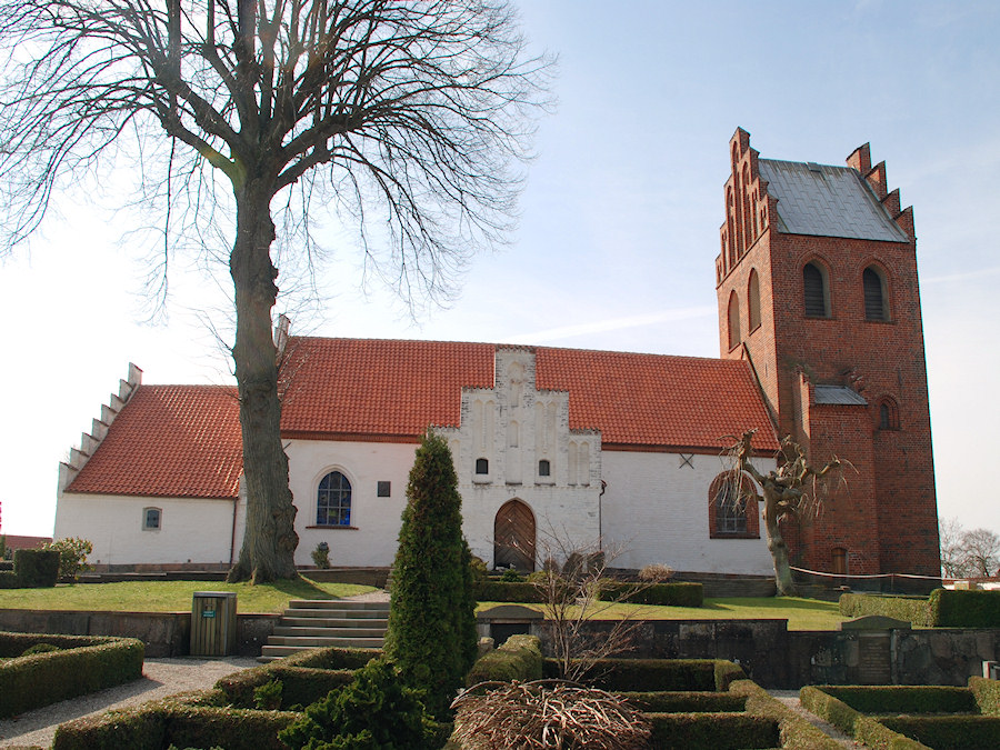 Helsinge Kirke, Frederiksvrk Provsti. All  copyright Jens Kinkel