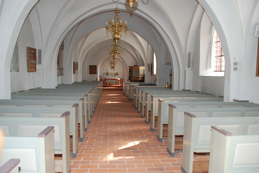 Helsinge Kirke, Frederiksvrk Provsti. All  copyright Jens Kinkel