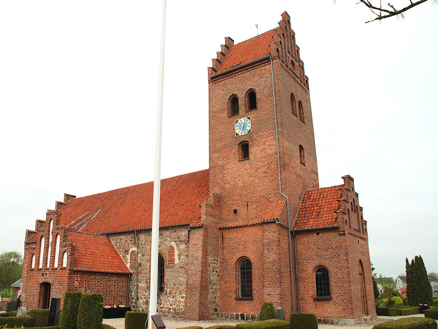 Lillerd Kirke, Hillerd Provsti. All  copyright Jens Kinkel