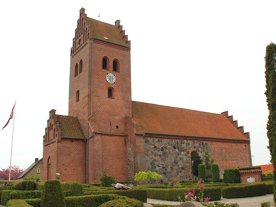 Lillerd Kirke, Hillerd Provsti. All  copyright Jens Kinkel