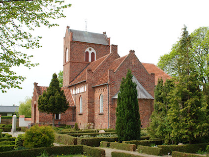 Uvelse Kirke, Hillerd Provsti. All  copyright Jens Kinkel