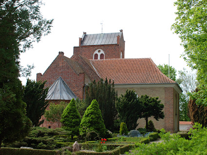 Uvelse Kirke, Hillerd Provsti. All  copyright Jens Kinkel