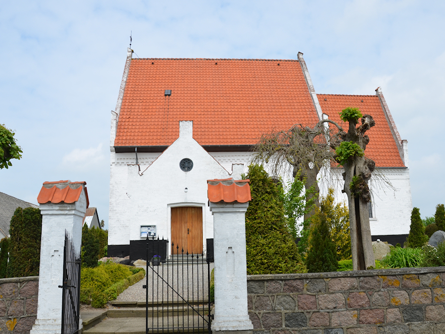 Lillebrnde Kirke, Falster Provsti. All  copyright Jens Kinkel