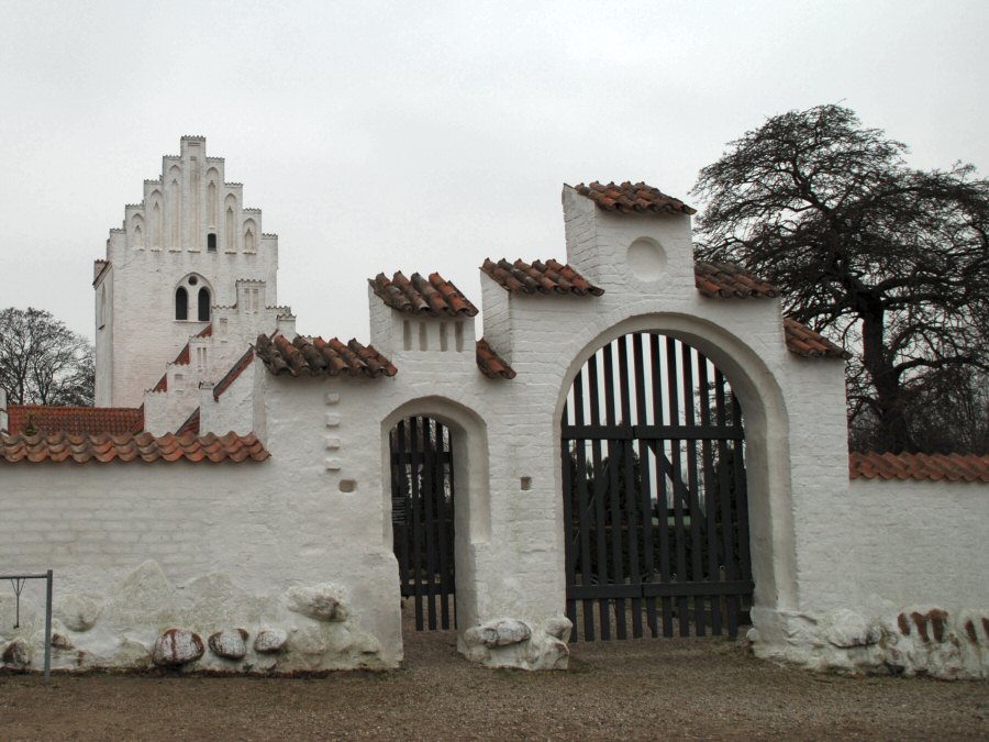 Tuse Kirke, Holbk Provsti