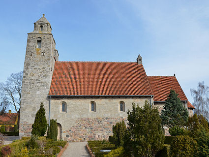 Tveje Merlse Kirke, Holbk Provsti. All  copyright Jens Kinkel